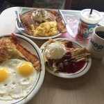 #아이홉 간다고 ..  방학 끝물.. 엄마랑 브런치 카페 가는데 맛들인 딸램의 최애 레스토랑 #ihop 다른데 가자고 꼬셔도.… | Food, Breakfast... 