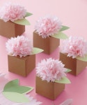 Brown Pom-Pom Flower Box | 봄철 수공예, 선물 포장 디자인, 포장 아이디어
