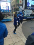 #더불어민주당 #중원구 예비후보 #은수미 #야탑역 광장에서 로고송에 맞춰 춤추고 계신다.