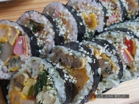 집에 있는 재료로 싼 통 큰 김밥 – 레시피 | 다음 요리 | 요리, 레시피, 음식 요리법