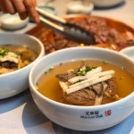 주기적으로 먹어줘야한다구요 평!냉! 삼삼한 물냉면에 갈비쌈싸먹으면 진쩌 맛있쪄ㅠ___ㅠ. . North korean noodle and kalbi neve…