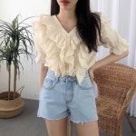 링마이버튼 : 홍대 ringmybutton 공식계정 บน Instagram: “[새상품라인] 인하트 프릴가득 블라우스👧🌿🌿@ringmybutton_new 에서 체크... 