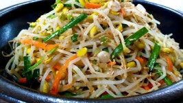 감칠맛 폭발💢! 기가막힌 [콩나물무침] 찬물에 헹구지마세요✋ 식구들이 3번째 리필합니다 - 2023 | 요리, 콩나물 무침, 계량스푼