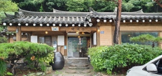 양평 바람도 쉬어가는 머무름막국수 | Outdoor structures, Outdoor, Pergola