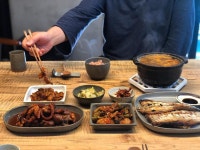 Instagram의 @h_soban님: “ㅡ 된장찌게 바글바글🍲 고등어구이와 빨간밥상” - 2020 | 의