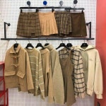 Pin de 김 봄인 em 패션 디자인 | Roupas kpop