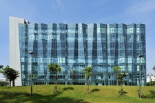 Neo Solar Power Headquarters Has a Striking Blue Folded Facade | 건축