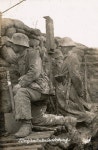 Vorgebaute Beobachung - observation post in a muddy trench, ca. 1916 | 흑백 사진, 세계 대전, 전쟁