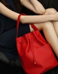 The Oversized Bucket Bag | Cuyana(이미지 포함) | 버킷백, 가방, 가죽 제품