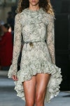 Giambattista Valli Spring 2018 Ready-to-Wear Collection Photos - Vogue #fashiontips | 원피스, 걸그룹 의상, 패션