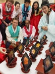 2011년 추석(9월12일)을 앞둔 9월8일 인제대학교는 외국 유학생을 대상으로 테블릿PC를 이용한 디지털 추석 상차리기 체험 행사를 가졌다.... 