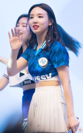 160907 광주 청춘문답 트와이스 144p in 2020 | Fashion, Crop tops, Women