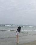 이미지: 사람 1명 이상, 바다, 하늘, 물, 해변, 실외 자연 | 해변, 물, 배경화면