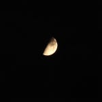 Half moooon. photo by blin. camera-canon eos 100d. #캐논이미지스토밍 #달 #반달 #밤하늘 #풍경사진 #풍경사진작가... 
