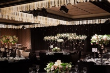 포시즌스 호텔의 누리볼룸 웨딩입니다. 화이트 핑크 컬러의 플라워와 캔들장식이 부드럽게 홀을 메워줍니다.... 