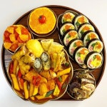 make_lovestory Tteokbokki, kimbap, jipbap #레드향 #떡튀순 #김밥 #집김밥 #분식 #주말밥상 #김떡순 #떡볶이 #인생귤 | 닭고기 요리... 