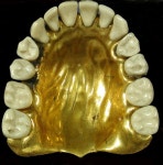 Metal base and ivory teeth | 창조적인