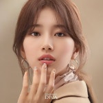 BAESUZY 배수지 on Instagram: “from @dashingdiva_official [#EVENT] 손 끝에서부터 온갖 서사가 다 느껴지는 수지(@skuukzky)... 