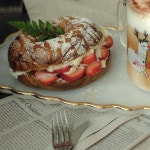 미쓰블링(miss bling) | 컵&접시👉🏽 @miss… (With images) | Food, Strawberry, Fruit 미쓰_나이롱 on Instagram: “. 🤷🏻♀️쏘세지 먹고싶었는데오... 왜...