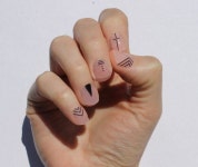 Black Inked Nail Wraps #nailart | 네일 아이디어, 네일, 패턴