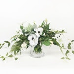 White Anemone Flower and Green Leaf Bouquet with Glass Vase | 플로랄 디자인, 결혼식, 꽃꽂이