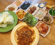 #새벽이기다려진다 #태풍#무셔#우리집#불금#제육볶음#양배추찜#밑반찬#❤#옴뇸뇸#서연이이뿌다#오늘뭐먹지#먹방#JMT#먹스타#푸드#음식... 