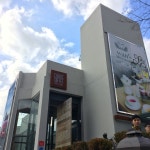 광주 무등파크관광호텔앞 COBOC 커피숖에서 레이디마켙이 열렸다. 대상을 특화한 것이다. 특히 무료 메이크업이 인기만점.