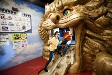 Dynamic Maze (Insa-dong) (다이나믹 메이즈(서울 인사동점)) | Lion sculpture, Sculpture, Statue