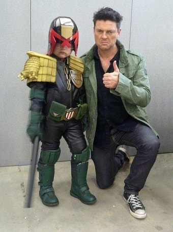 Mini Dredd, Big Dredd | Karl urban, Best cosplay, Karl urban dredd