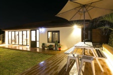 위더스펜션(안채) 제주독채펜션 private rental house WITHUS - Aewol-eup, Cheju의 주택에서 살아보기, - 2020 | 집, 건물, 거실