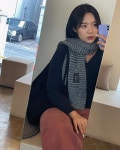 서윤주 | Seo Yoon Ju 🇰🇷 on Instagram: 컨셉은 성수동 잘나가는 빈티지 편집샵 주인 - 2023 | 빈티지