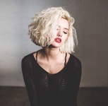 차홍아르더 단발머리 단발히피펌 | 단발 파마 머리, 두꺼운 머리카락, 자연곱슬머리
