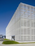 *주차빌딩 시스템 [ HHS Planer + Architekten AG ] Neubau Parkhaus SMA | 정면 건축, 금속 정면, 건물전면