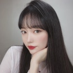 Instagram의 박하영님: “#스킨앤바디쉼 에서 관리 받고 왔어요! 얼굴형 정리가 필요해서 꾸준히 받을 예정 :) 관리받으면서 아프긴 하지만 벌써... 