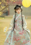 Pin di j u su 의상 디자인 자료 nel 2022