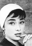 My main betch, throwing some shade in classy fashion <3 #audreyhepburn #inspiration | 오드리 햅번, 배우, 사람