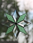 Stained glass and bevel quilt star by Barbaras Glassworks. #StainedGlassProjects | 스테인드 글라스 디자인, 별, 유리 공예