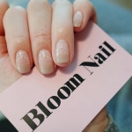 100 個讚，4 則留言 - Instagram 上的 Nail artist. Sunny💅（@sunny_byeon）：「 여리여리하니 #웨딩네일 로 추천해요💍 모든 문의는... 