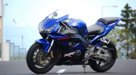 바이크에 있는 원희 이님의 핀 | 모터