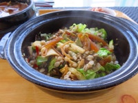 납작 보리로 꽁보리밥 지어 강된장 찌개 넣어 비빔밥^^ 으히히히 안씹어도 막 술술 넘어간다. * 강된장 찌개- 무채를 기름에 볶다, 쌀뜻물... 