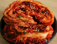 Koreans eat it at nearly every meal. It can be fresh, like a salad, o… | 음식, 음식 요리법, 음식 음료