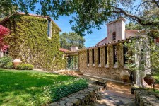 10 Vineyard Homes You Can Actually Move Into | Italian vineyard, Luxury real estate, Ocean front property