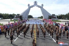 조선의 평화와 번영, 통일을 위한 국제행진 진행(이미지 포함)