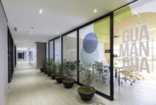 Vilaseca Offices - Guayaquil - Office Snapshots | 디자인, 사인 디자인, 디스플레이