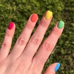 • Nail Design 🌈무지개 네일/패디큐어 여름네일로핫해! 컬러풀한 색상으로 네일아트 - 2020 | 네온 네일, 네일아트, 매니큐어 디자인