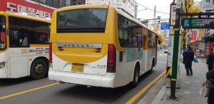 광고에 있는 무진 정님의 핀 | 버스, 광고