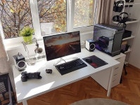 Pin de 컴빌런은 뭐할까? em Computer-PC | Escritórios de casa modernos, Escritório em casa, Quarto agradável