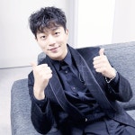 윤사장님 오늘 기분 어때요? 🖒꾸시야🖒  #굿이야의_정석_포즈_최고된다  #777파티_비하인드 #AroundUS #어라운드어스 #윤용양이손 #윤두준... 