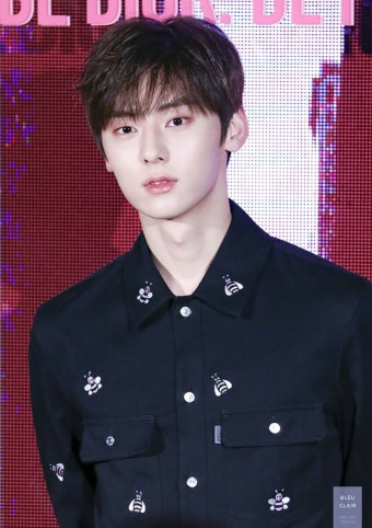 황민현    owner