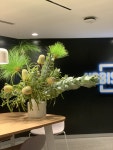Corporate reception arrangements에 있는 Floreat님의 핀 | 꽃장식, 꽃, 센터피스